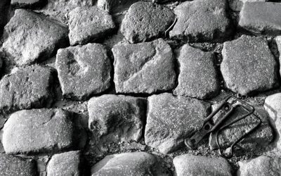 Tadej Pogačar corre contra el espejo.